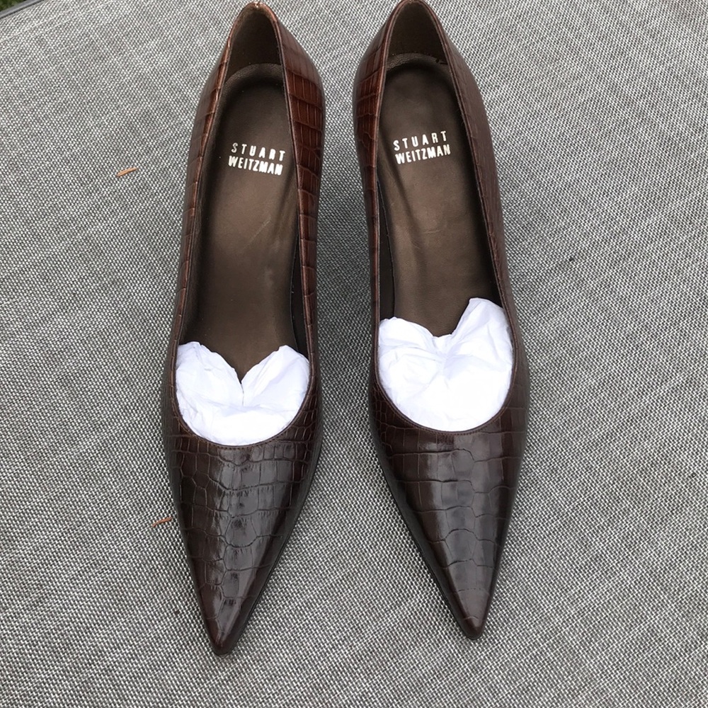Stuart Weitzman brown Alligator pump size 8M